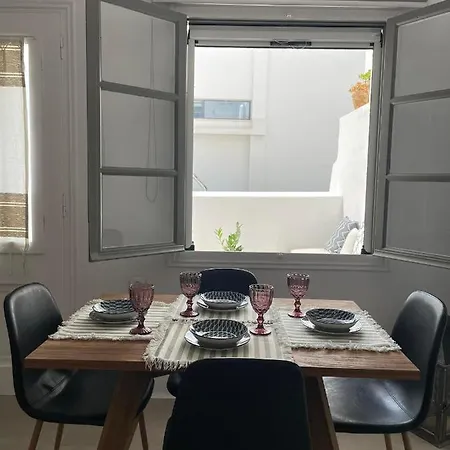 Konstantza's Elegant Apartment