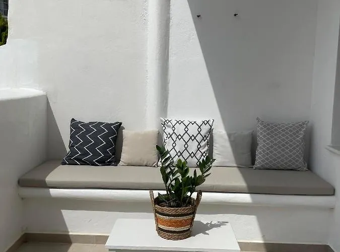 Konstantza's Elegant *